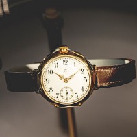 オメガのウィメンズウォッチメイキングの歴史を紹介する「Her Time」展のオープニングを祝いに、ニコール・キッドマンが駆け付けた