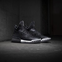 「Tubular X Primeknit Snake」（1万8,200円）