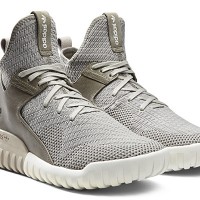 アディダス オリジナルスの新作スニーカー「Tubular X Premium Primeknit」（1万8,200円）