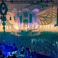 純白のEDMイベント「SENSATION」が日本初上陸