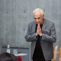 日本の建築、また音楽、芸術の歴史が好きで、若い時、時間をかけてそれらを学んだというゲーリー