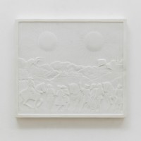 Soleil Double｜Bas-relief in marble｜36 x 41 x 3 cm｜ 2014Photo : Marina Gusina Courtesy : Edouard Malingue Gallery, Hong Kong.(C)Laurent Grasso / ADAGP, Paris, 2015
