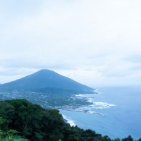 八丈島は東京都なので、品川ナンバーの車が走っています