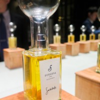 フレグランスメゾン「FUEGUIA 1833」。木箱のパッケージデザインも調香師であるジュリアン・ベデル氏が手掛けている