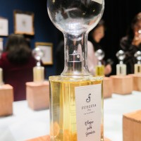 フレグランスメゾン「FUEGUIA 1833」。木箱のパッケージデザインも調香師であるジュリアン・ベデル氏が手掛けている