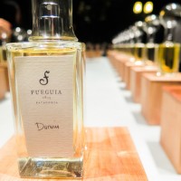 フレグランスメゾン「FUEGUIA 1833」。木箱のパッケージデザインも調香師であるジュリアン・ベデル氏が手掛けている