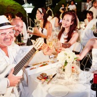 ドレスコードは“白”、日本初上陸のディナーパーティ「ディネ・アン・ブラン（Diner en Blanc）」