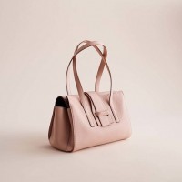 “A” Bag 限定カラー  21万4,000円（12月店頭入荷予定）／マックスマーラ