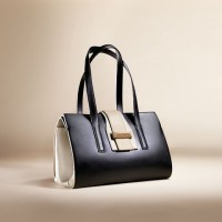 “A” Bag ブラック 14万9,000円（12月店頭入荷予定）／マックスマーラ