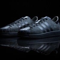 アディダスが新作シューズ「Futurecraft Leather Superstar」を全世界45足限定で発売