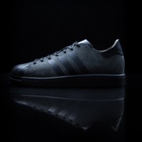 アディダスが新作シューズ「Futurecraft Leather Superstar」を全世界45足限定で発売