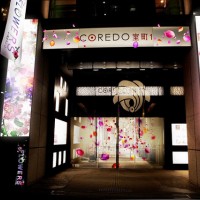 「NIHONBASHI ILLUMINATIONS collaborated with FLOWERS」でライトアップされたコレド室町1