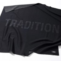 ビオトープがラフ・シモンズとのコラボレーションによるブランケット「RAF SIMONS EXCLUSIVE BLANKET FOR BIOTOP」（6万円）を発売