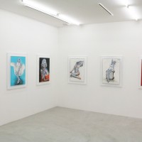 空山基新作個展「女優はマシーンではありません。でも機械のように扱われます。」