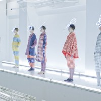 東日本大震災直後の2011-12年秋冬“fashion surgery (a new hope)”のショーの様子 photo : yoshitsugu enomoto