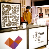 Tomatoのサイモン・テイラーとトレイ・ショアーズのコラボレーションによるコーヒーブランド、I Love You So Coffee（ILYS）がデビュー