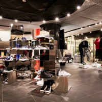 Y-3が国内最大店を表参道ヒルズ本館地下1階にオープン