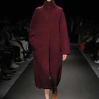 サポートサーフェス、原点に帰化し、洋服が持つべき本質を追求【16-17AWウィメンズ】