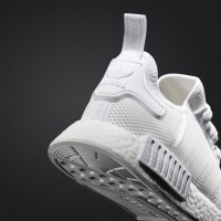 「NMD_R1」（1万3,200円）