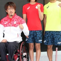 アシックス、リオ五輪の日本選手団公式ウエアを発表。胸に桜満開！