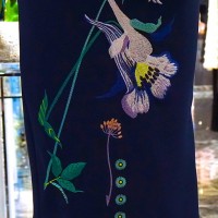 「Botanical Embroidery Tight Skirt」（4万3,000円）