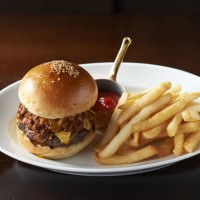 「チリチーズバーガー」（2,200円）