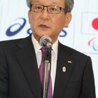 アシックス、リオ五輪の日本選手団公式ウエアを発表。胸に桜満開！