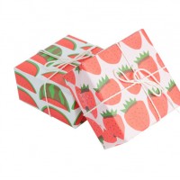 「Strawberries + Watermelons Gift Wrap」（4枚入り／1,000円）