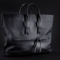 Leather Tote Bag（25万円）