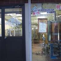 醸造所「アウトサイダーブルーイング」は甲府駅の程近くにある