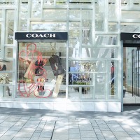 コーチがディズニーとコラボレートした限定コレクション「Disney × Coach」を発売