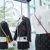 コーチがディズニーとコラボレートした限定コレクション「Disney × Coach」を発売