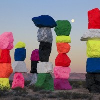 ウゴ・ロンディノネの作品「Seven Magic Mountains」