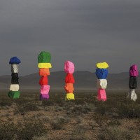 ウゴ・ロンディノネの作品「Seven Magic Mountains」