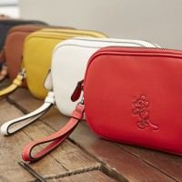 コーチがディズニーとコラボレートした限定コレクション「Disney × Coach」を発売