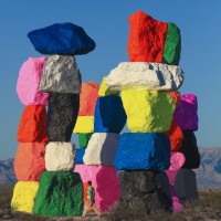 ウゴ・ロンディノネの作品「Seven Magic Mountains」