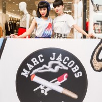 マークジェイコブスが「#PATCHMARC」カスタマイズキャンペーンを阪急うめだ本店で実施