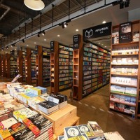 日本最大級の中古書店を核とした複合施設「TSUTAYA BOOK GARAGE 福岡志免」が、7月22日にグランドオープン