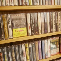 かつてCDで聴いた名盤も、カセットテープで聴くとまた別の音色に感じられるかもしれない