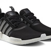 「エヌ エム ディーアール ワン（NMD_R1）」（1万3,490円）