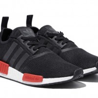 「エヌ エム ディーアール ワン（NMD_R1）」（1万5,990円）