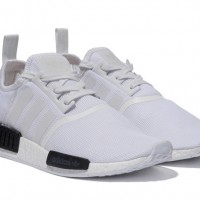 「エヌ エム ディーアール ワン（NMD_R1）」（1万5,990円）