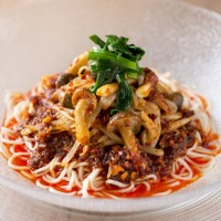 華都飯店の「秋の茸たっぷり食べるラー油麺」（800円）