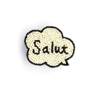 Salut(こんにちは)のブローチ（1万6,000円）