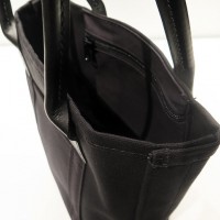 BLACK ON BLACK TOTE BAG S 26×34×12.5cm 1万5,600円／L.L.Bean