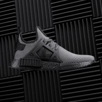 「NMD_XR1」／コアブラック（1万7,990円）