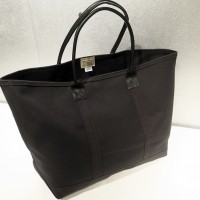 BLACK ON BLACK TOTE BAG L 39×62×19cm 1万9,600円／L.L.Bean