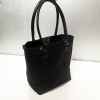 BLACK ON BLACK TOTE BAG S 26×34×12.5cm 1万5,600円／L.L.Bean