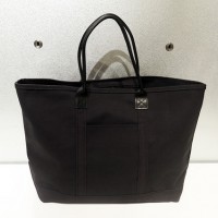 BLACK ON BLACK TOTE BAG L 39×62×19cm 1万9,600円／L.L.Bean