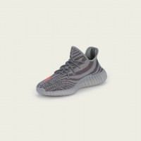 「YEEZY BOOST 350 V2」（2万8,000円）